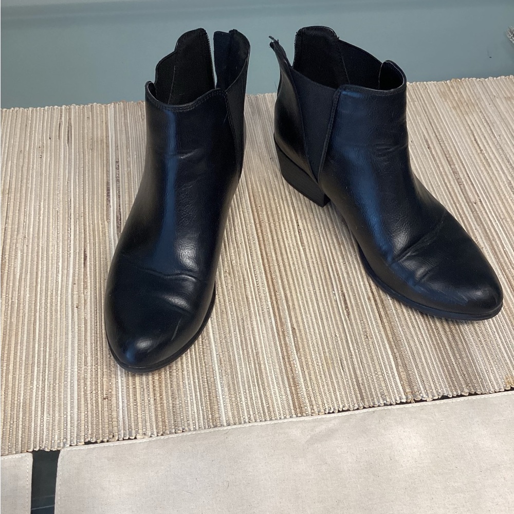 Women black Leather Ankle Boots - Classic Chelsea Style